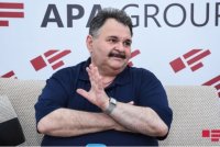 Ayaz Salayev nəyi bilmir?