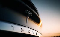İlon Maska etiraz: "Tesla" mağazasına hücum etdilər